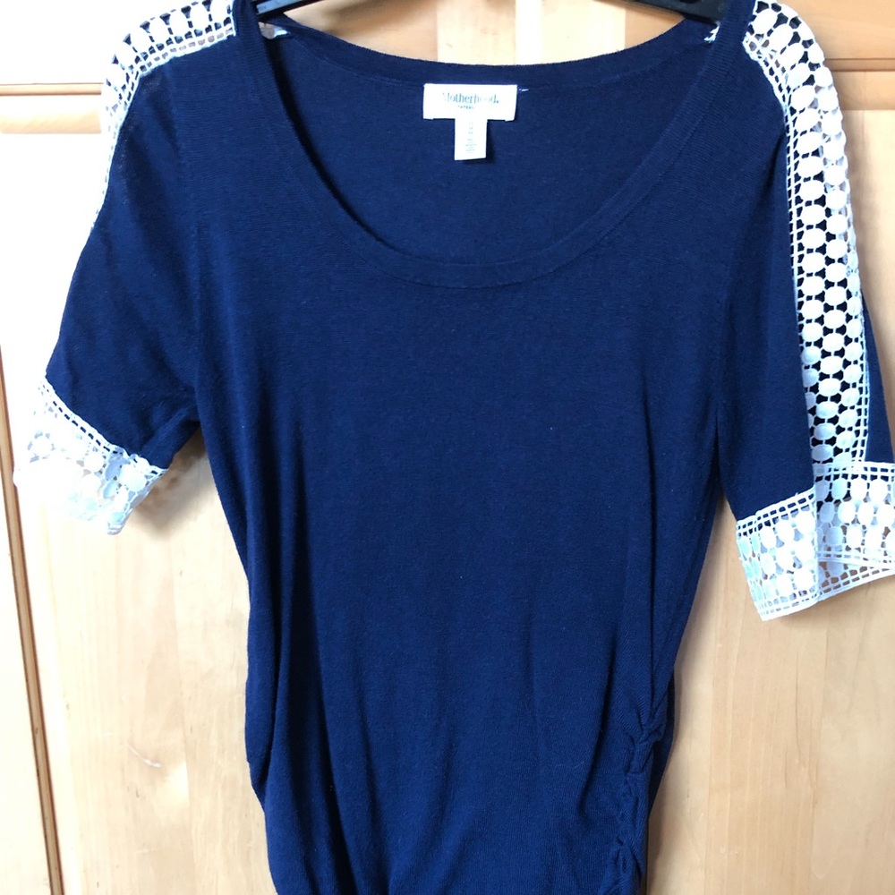 Lace trim maternity top